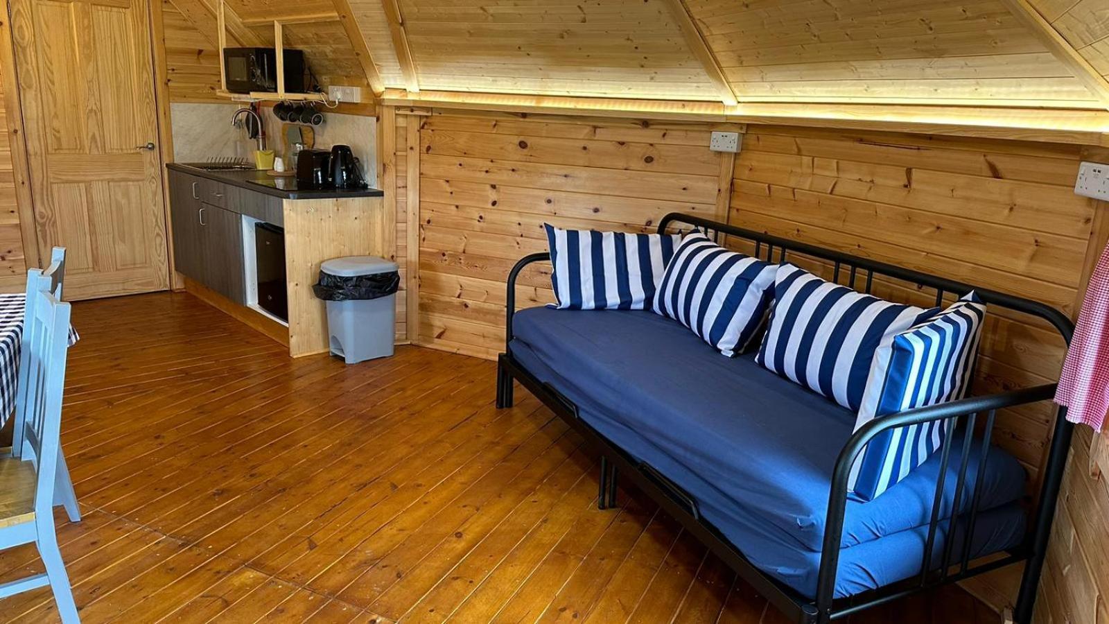 Holly Tree Glamping Cabins Wigglesworth Екстер'єр фото